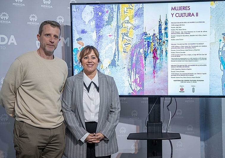 Una jornada enfocada a docentes incide en el papel de la mujer en la cultura